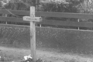 Willi Block, shot dead at the Berlin Wall: MfS photo of the memorial cross near Finkenkruger Weg on the West Berlin side [August 1978]