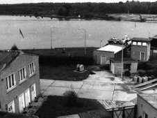 L&ouml;cher im Kettennetz der Seilsperre am Grenz&uuml;bergang Nedlitz: Gelungene Flucht eines 29-J&auml;hrigen durch den Jungfernsee in Potsdam nach West-Berlin, 8. Oktober 1986