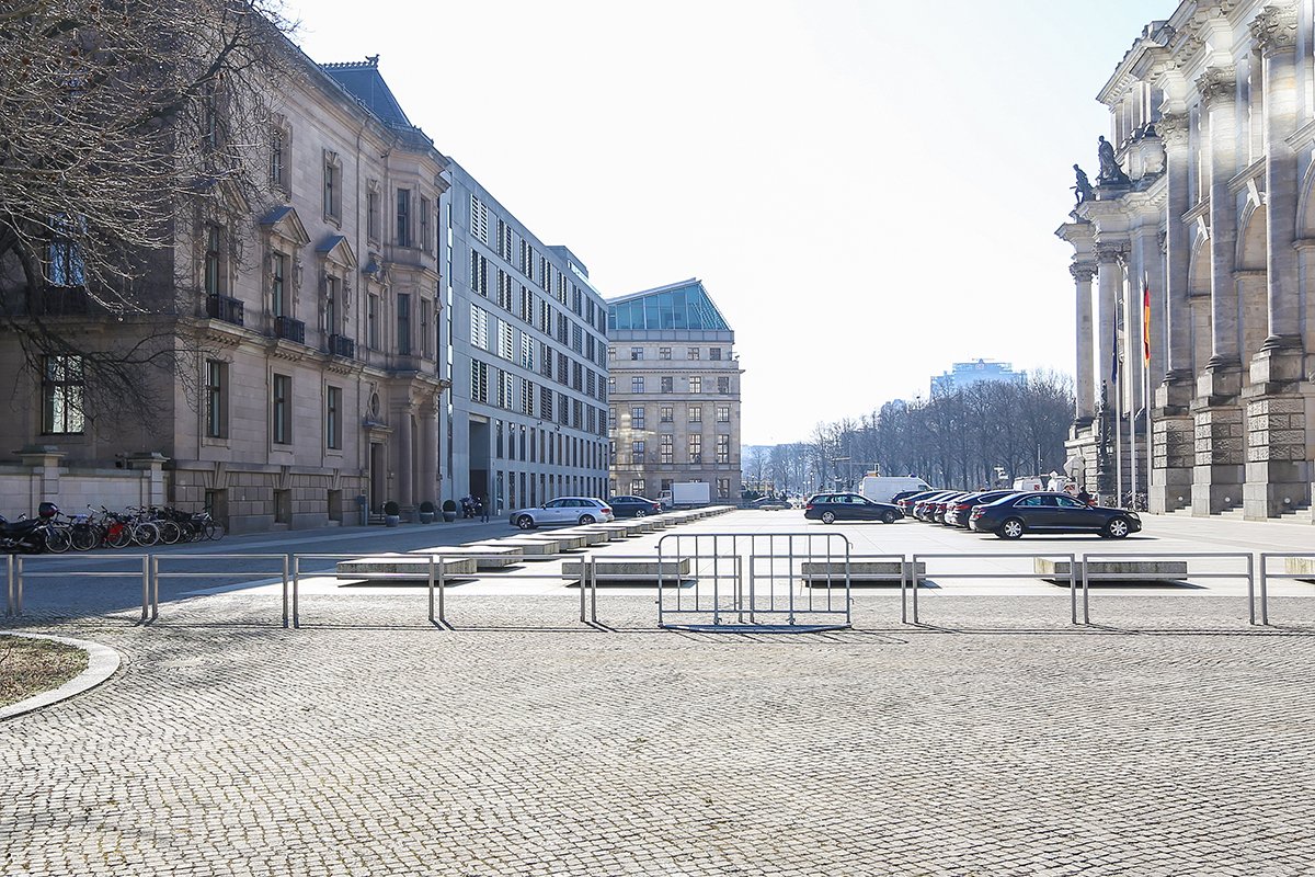 Am Reichstagsgebäude, Ostseite, Blick vom Norden Am Reichstagsgebäude, Ostseite, Blick vom Norden