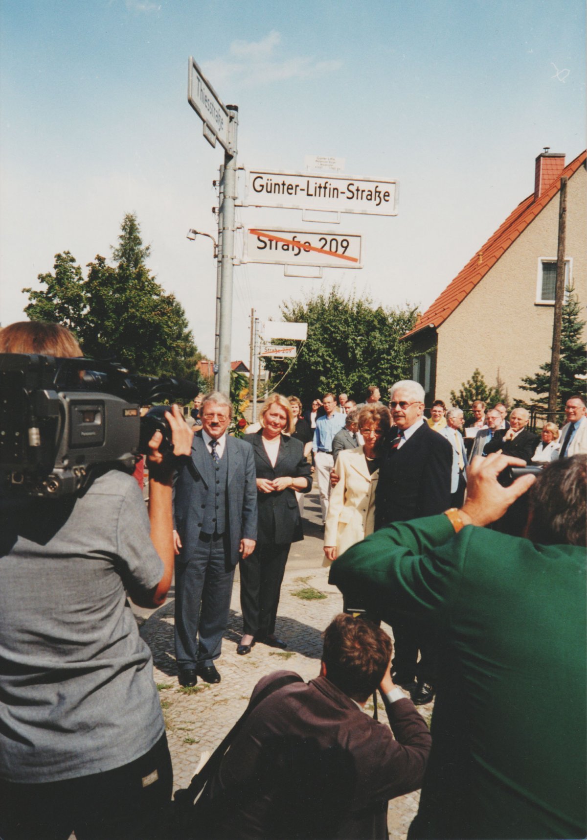 Günter Litfin, shot dead in the Berlin border waters: Street-naming ceremony in Berlin-Weissensee, Aug. 24, 2003 Günter Litfin, shot dead in the Berlin border waters: Street-naming ceremony in Berlin-Weissensee, Aug. 24, 2003