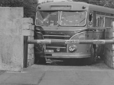 Mit 138 Sch&uuml;ssen gestoppt: Gescheiterte Bus-Flucht am Grenz&uuml;bergang Invalidenstra&szlig;e, 12. Mai 1963