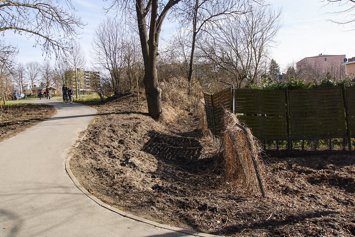 Zwischen Teltow-Seehof und Lichterfelde-Süd – Blick vom Teltowkanal Richtung Süden Zwischen Teltow-Seehof und Lichterfelde-Süd – Blick vom Teltowkanal Richtung Süden