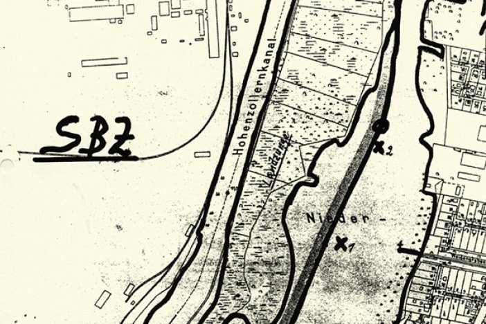 Franciszek Piesik: Skizze der West-Berliner Polizei vom Fundort der Leiche nahe Berlin-Heiligensee, 31. Oktober 1967 Franciszek Piesik: Skizze der West-Berliner Polizei vom Fundort der Leiche nahe Berlin-Heiligensee, 31. Oktober 1967