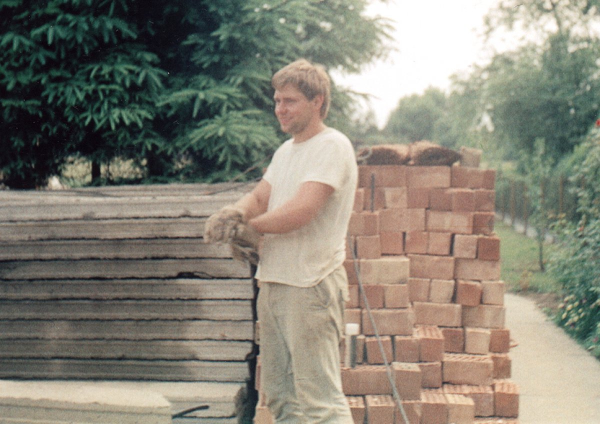 Lutz Schmidt, erschossen an der Berliner Mauer: beim Bau seines Hauses (Aufnahme 1980er Jahre) Lutz Schmidt, erschossen an der Berliner Mauer: beim Bau seines Hauses (Aufnahme 1980er Jahre)