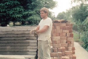 Lutz Schmidt, erschossen an der Berliner Mauer: beim Bau seines Hauses (Aufnahme 1980er Jahre)