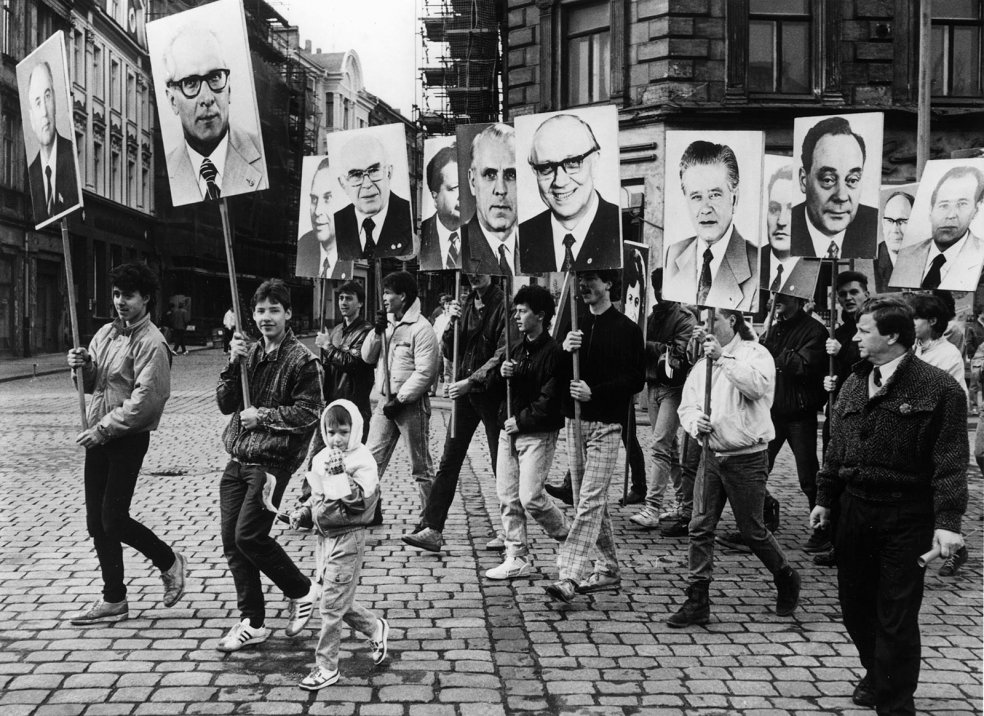 "International Day of Struggle and Celebration for Workers": May Day demonstration in Görlitz (Photo: akg-images)