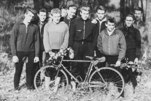 Lothar Lehmann, drowned in the Berlin border waters (second from left): Posing with fellow bikers of the sports group BSG Lok Elstal (photo: April 1959)