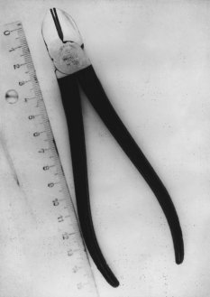 Karl-Heinz Kube, shot dead at the Berlin Wall: Wire cutter that he brought with him on his escape [Dec. 16, 1966]