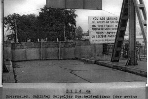 Siegfried Widera, border solder knocked out at the Berlin Wall by fugitives and died later from his injuries: West Berlin police crime site photo of the border fortifications at the Massante Bridge between Berlin-Treptow and Berlin-Neukölln [Aug. 23, 1963