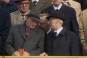 40. Jahrestag der DDR: Gorbatschow neben Honecker auf der Ehrentribüne,  7. Oktober 1989
