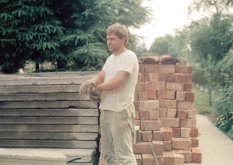 Lutz Schmidt, shot dead at the Berlin Wall: Building his house (photo: 1980s)