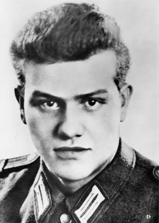 Reinhold Huhn: born on March 8, 1942, border guard shot dead at the Berlin Wall on June 18, 1962 (date of photo not known)