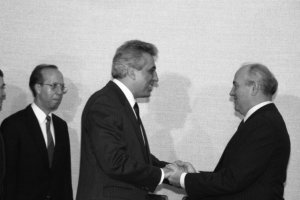 Das erste Treffen zwischen den Generalsekretären des ZK der SED, Egon Krenz und der KPdSU, Michail Gorbatschow findet in Moskau statt, 1. November 1989.
