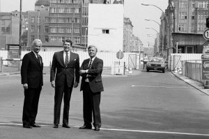 Ronald Reagan, Helmut Schmidt and Richard von Weizsäcker at Checkpoint Charlie, 1982.