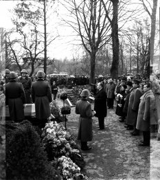 Ulrich Steinhauer, shot dead at the Berlin Wall: Funeral at the Alten Friedhof in Ribnitz-Damgarten, Nov. 12, 1980