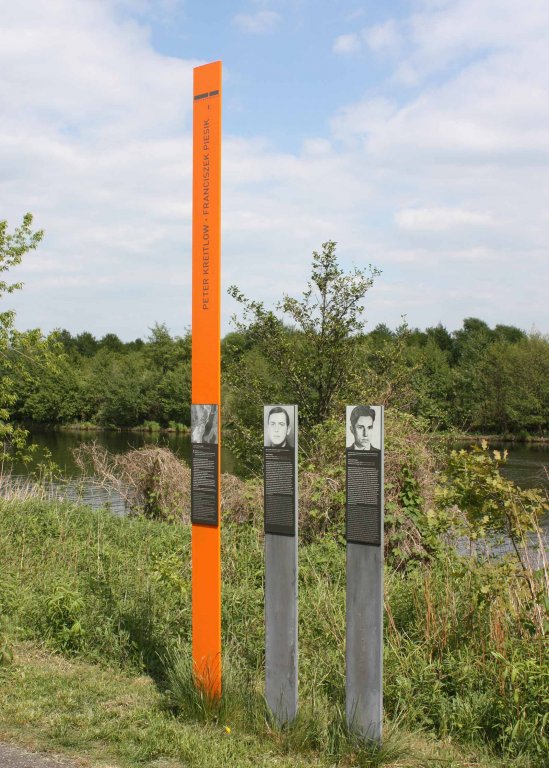 Franciszek Piesik: Erinnerungsstele am westlichen Ufer des Nieder Neuendorfer Sees Franciszek Piesik: Erinnerungsstele am westlichen Ufer des Nieder Neuendorfer Sees