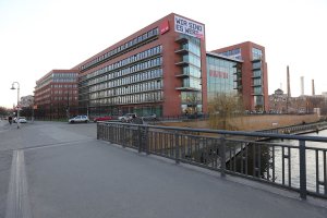 Vorstandsgebäude der Gewerkschaft Ver.di im Todesstreifen an der Schillingbrücke; Aufnahme 2015