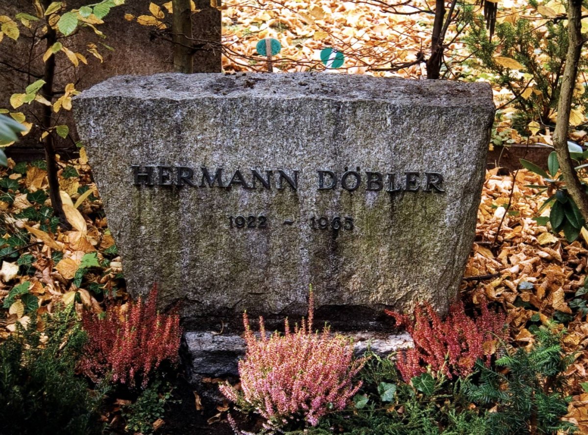 Hermann Döbler, erschossen auf dem Berliner Grenzgewässer: Grabstein in Berlin-Steglitz Hermann Döbler, erschossen auf dem Berliner Grenzgewässer: Grabstein in Berlin-Steglitz