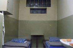 Doppelzelle in der Potsdamer Stasi-Untersuchungshaftanstalt Lindenstraße 54/55; Aufnahme 2006 Doppelzelle in der Potsdamer Stasi-Untersuchungshaftanstalt Lindenstraße 54/55; Aufnahme 2006