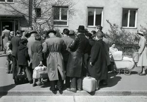 Refugees in front of the Marienfelde Reception Centre, 31 July 1961