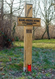 Karl-Heinz Kube, shot dead at the Berlin Wall: New memorial cross in Berlin-Düppel (photo: 2004)
