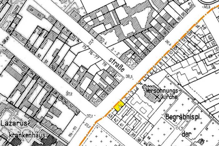 Karte vom Grenzgebiet mit markiertem Wohnhaus von Rudolf Urban in der Bernauer Straße Karte vom Grenzgebiet mit markiertem Wohnhaus von Rudolf Urban in der Bernauer Straße