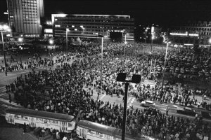 Montagsdemonstration auf dem Karl-Marx-Platz in Leipzig; Aufnahme 16. Oktober 1989