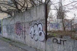 Hinterland-Mauerreste in der Nähe der Schillingbrücke in Berlin-Treptow