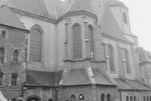 Leipzig, 25 September 1989: People standing near the Church of St. Nicholas (Nikolaikirche), shortly before the start of the demonstration