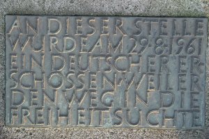 "In this place, on 29-8-1961, a German was shot dead because he sought the way to freedom" - Inscription on the monument to Roland Hoff in the Berlin district of Lichterfelde. Photograph taken in 2004