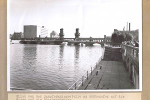 Udo Düllick, drowned in the Berlin border waters after coming under fire: Crime site photo taken by the West Berlin police from the Oberbaum Bridge between Berlin-Friedrichshain and Berlin-Kreuzberg.  The position of one of the gunmen is marked [Oct. 5, 1