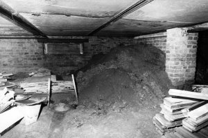 Der Keller als Lager für Baumaterial und Aushubsand: Gelungene Tunnelflucht von Klein Glienicke nach Berlin-Zehlendorf, 26. Juli 1973
