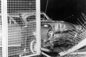 Fluchtfahrzeug zertrümmert: Gescheiterte PKW-Flucht auf der Glienicker Brücke in Potsdam, 9. Dezember 1987