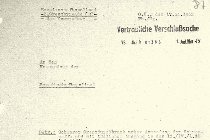 Bericht der Ost-Berliner Bereitschaftspolizei über die Erschießung von Jörgen Schmidtchen, 18. April 1962 Bericht der Ost-Berliner Bereitschaftspolizei über die Erschießung von Jörgen Schmidtchen, 18. April 1962