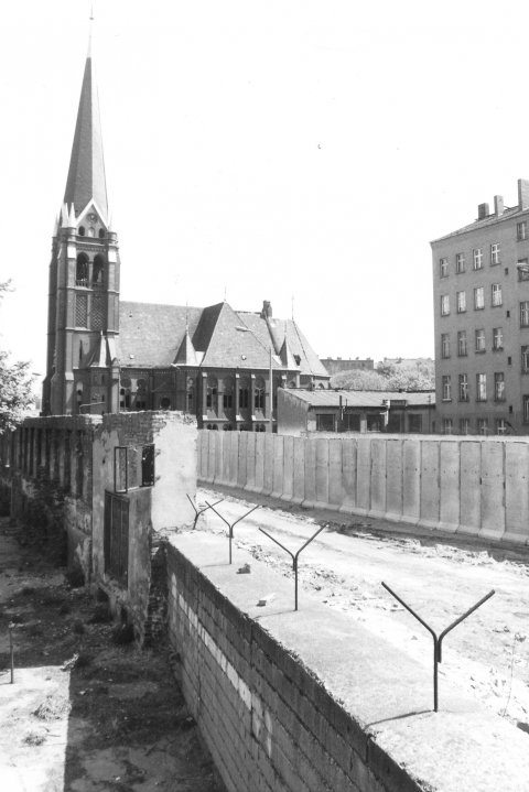 Wall in Bernauer Strasse with the Church of Reconciliation (Versöhnungskirche) in the background (taken 7 July 1980)