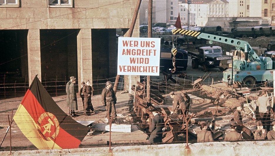 Perfektionierung und Ausbau der Sperranlagen