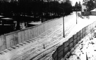Die Berliner Mauer: Todesstreifen zwischen Kohlhasenbrück und Babelsberg, Aufnahme 1980er Jahre