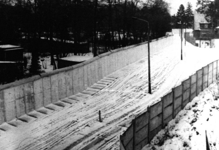 Die Berliner Mauer: Todesstreifen zwischen Kohlhasenbrück und Babelsberg, Aufnahme 1980er Jahre