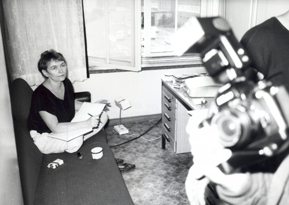 DDR-B&uuml;rgerrechtler, darunter auch die Mitbegr&uuml;nderin des Neuen Forum, B&auml;rbel Bohley, besetzen am 4. September 1990 mehrere R&auml;ume in der ehemaligen Stasi-Zentrale.