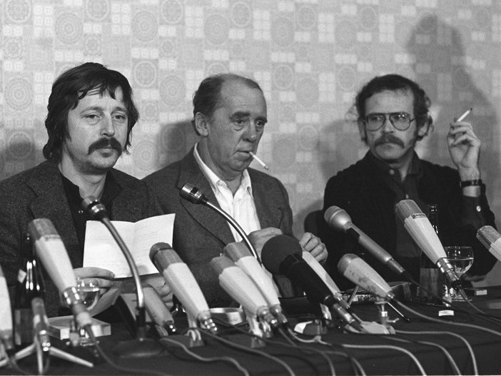 Wolf Biermann auf einer Pressekonferenz in Köln nach seiner Ausbürgerung aus der DDR, 19. November 1976