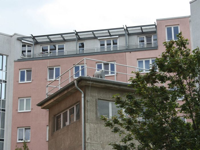 Führungstelle der DDR-Grenztruppen am Kieler Eck, nahe dem Invalidenfriedhof: Suchscheinwerfer; Aufnahme 2016