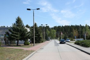 Bogenlampen auf dem Kontrollterritorium des DDR-Grenzübergangs Stolpe; Aufnahme 2015