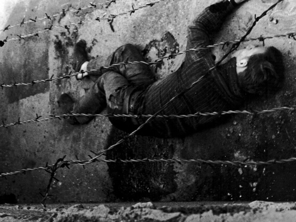 Peter Fechter, erschossen an der Berliner Mauer: Hilflos im Todesstreifen verblutend, 17. August 1962