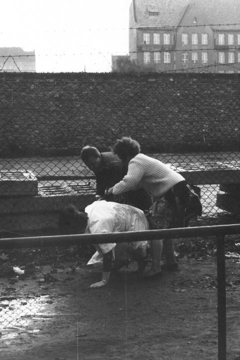 An East Berlin woman escapes to the West with the help of relatives, Neukölln, Berlin, 22 September 1961 (2)