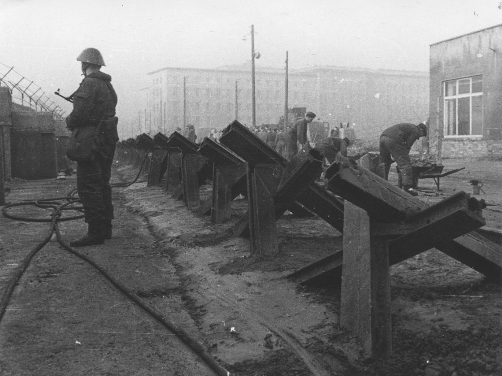 Anti-tank obstacles at the House of the Ministries, Zimmer Strasse (near Wilhelmsstrasse), probably end of November 1961