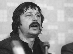 Wolf Biermann at a press conference in Cologne after being expatriated from the GDR, 19 November 1976
