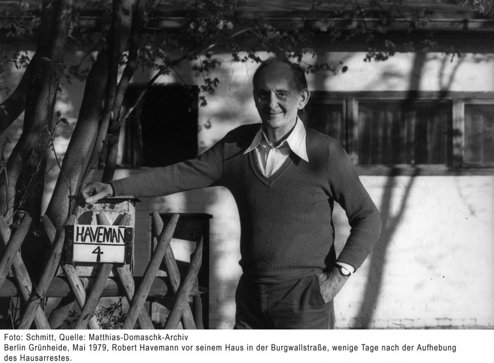 Robert Havemann in front of his house in Gr&uuml;nheide, Berlin, a few days after his house arrest was lifted (1979)