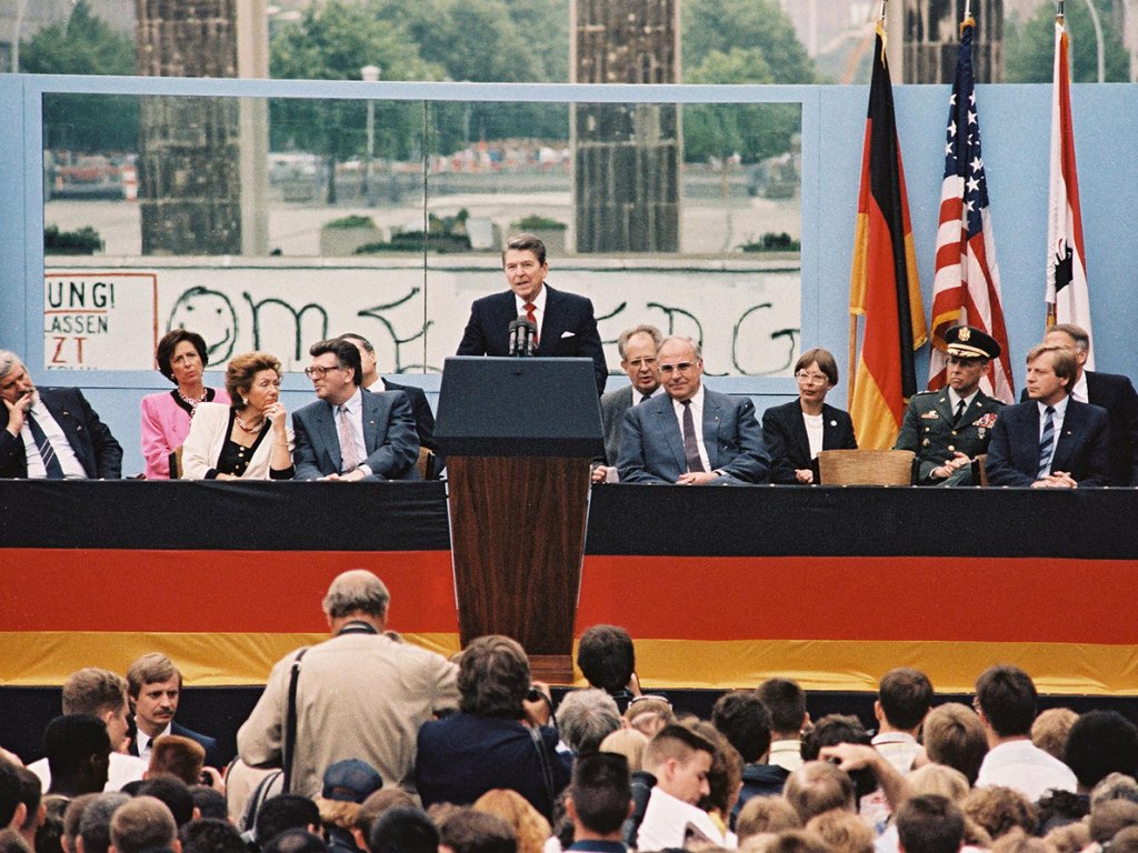 Speech by Ronald Reagan in front of the Brandenburg Gate, 12 June 1987 Speech by Ronald Reagan in front of the Brandenburg Gate, 12 June 1987
