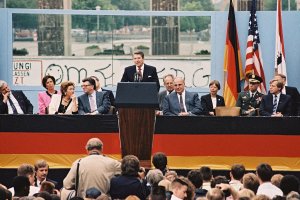Speech by Ronald Reagan in front of the Brandenburg Gate, 12 June 1987
