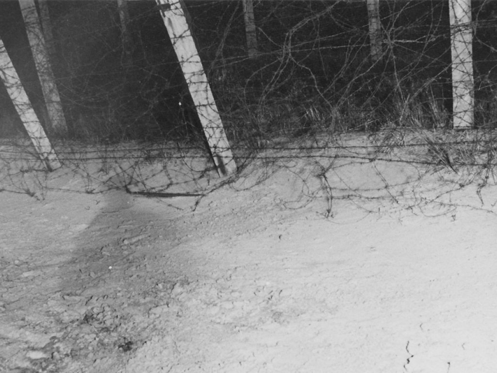 Joachim Mehr, shot dead at the Berlin Wall: MfS photo of escape site between Hohen Neuendorf and Berlin-Reinickendorf [Dec. 3, 1964]